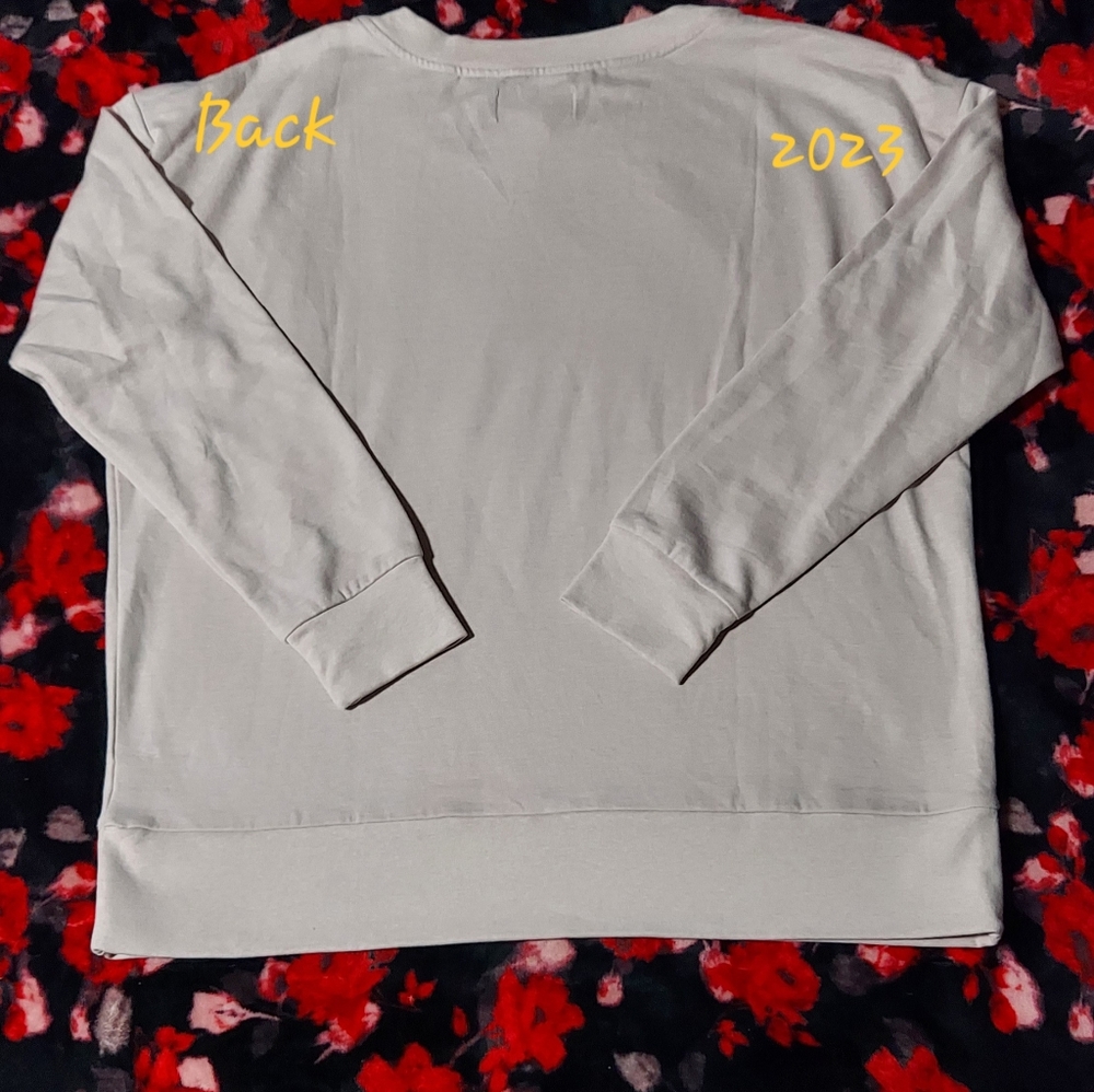 Victoria secret Fleece Crewneck Size Medium NIP - Picture 10 of 11
